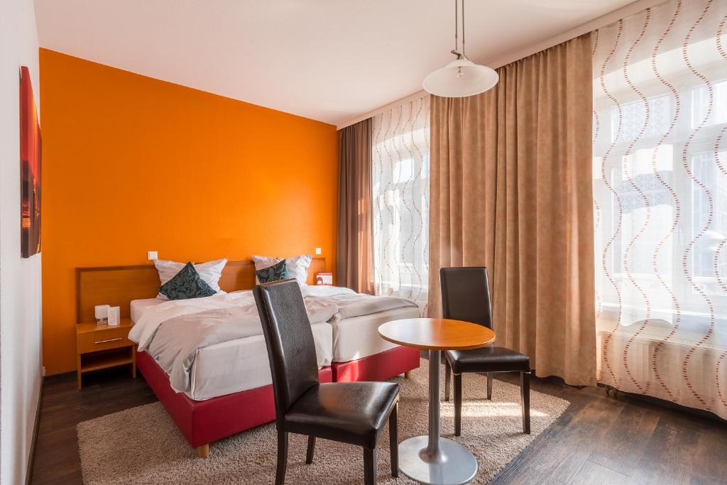 Postel nebo postele na pokoji v ubytování Hotel Bayrischer Hof
