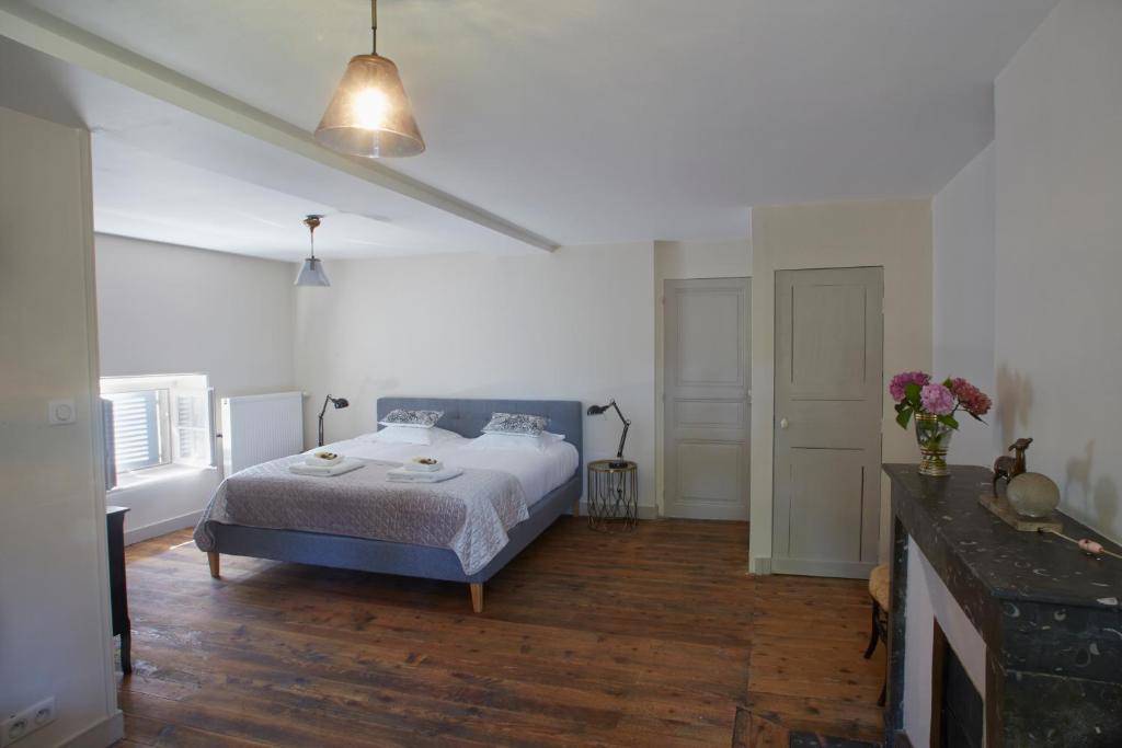 Posteľ alebo postele v izbe v ubytovaní Manoir de Puyval