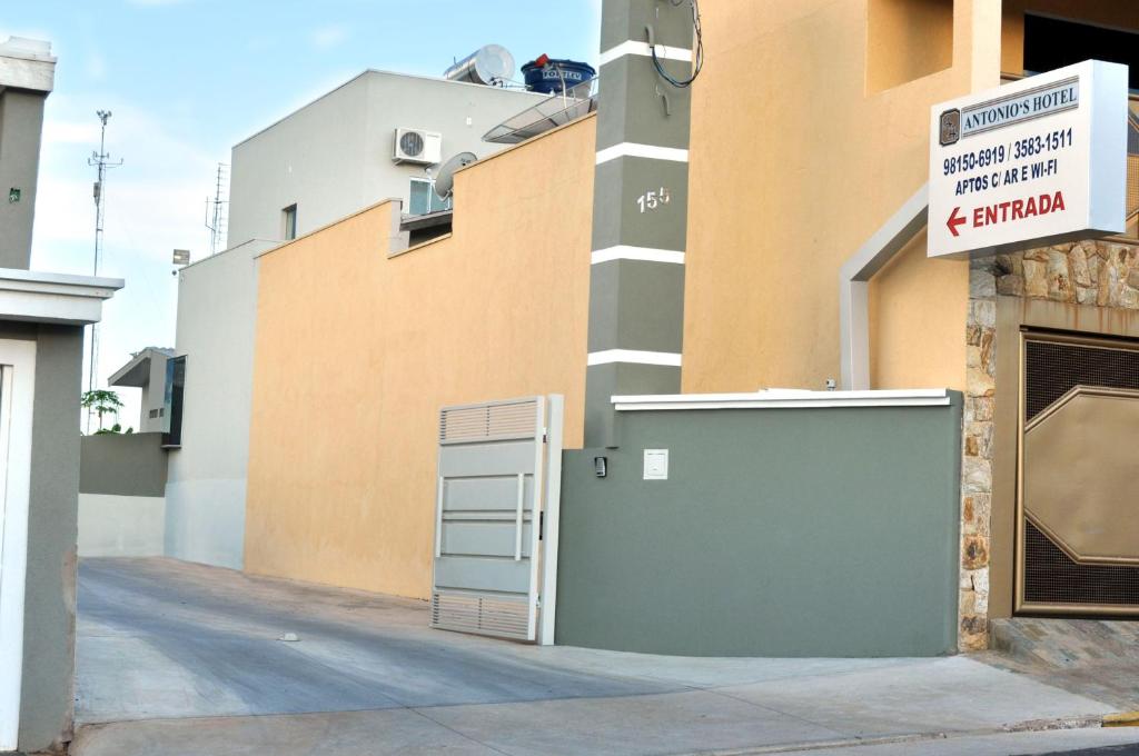  Antonio's Hotel