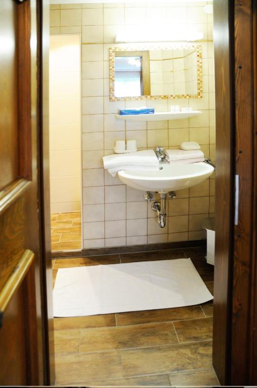 A bathroom at Gut Römerhof