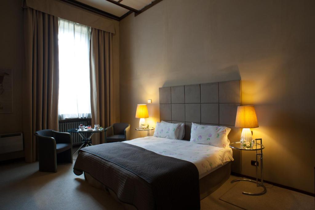 Łóżko lub łóżka w pokoju w obiekcie Relais Del Castello Di Oviglio