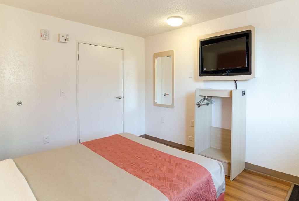 Motel 6- Denver, CO Downtown - Double Room - Acceso A Discapacidad