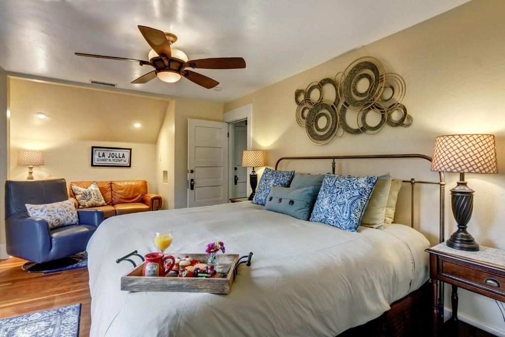 Hillcrest House Bed & Breakfast - Deluxe King Suite