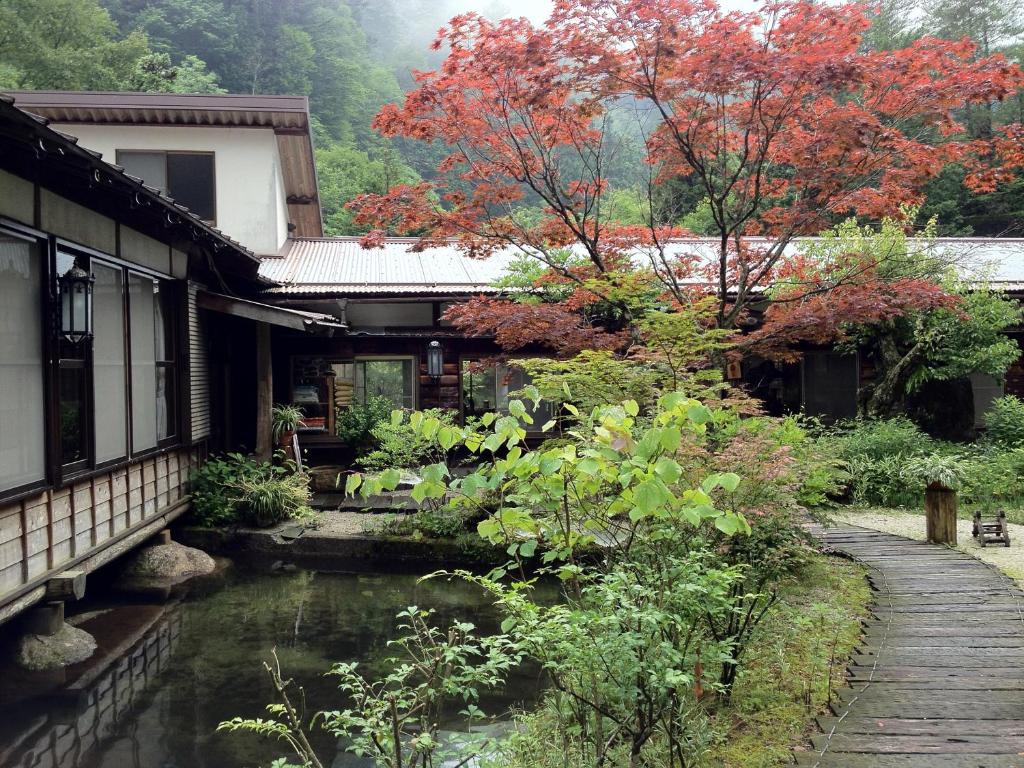 Zahrada ubytování Takimi Onsen Inn that only accepts one group per day
