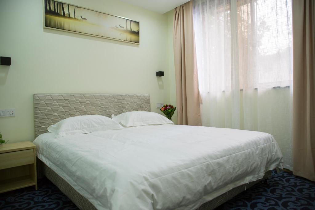 Voodi või voodid majutusasutuse Hangzhou Memory Travel International Hotel-Edge Westlake toas