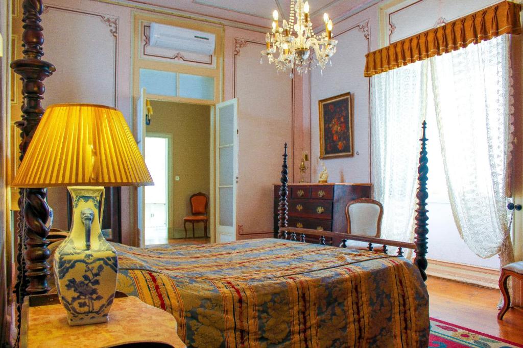 
A bed or beds in a room at Casa De S. Tiago
