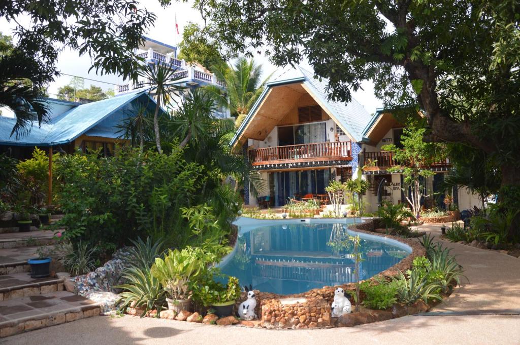 Bazén v ubytování Princess of Coron Austrian Resort nebo v jeho okolí