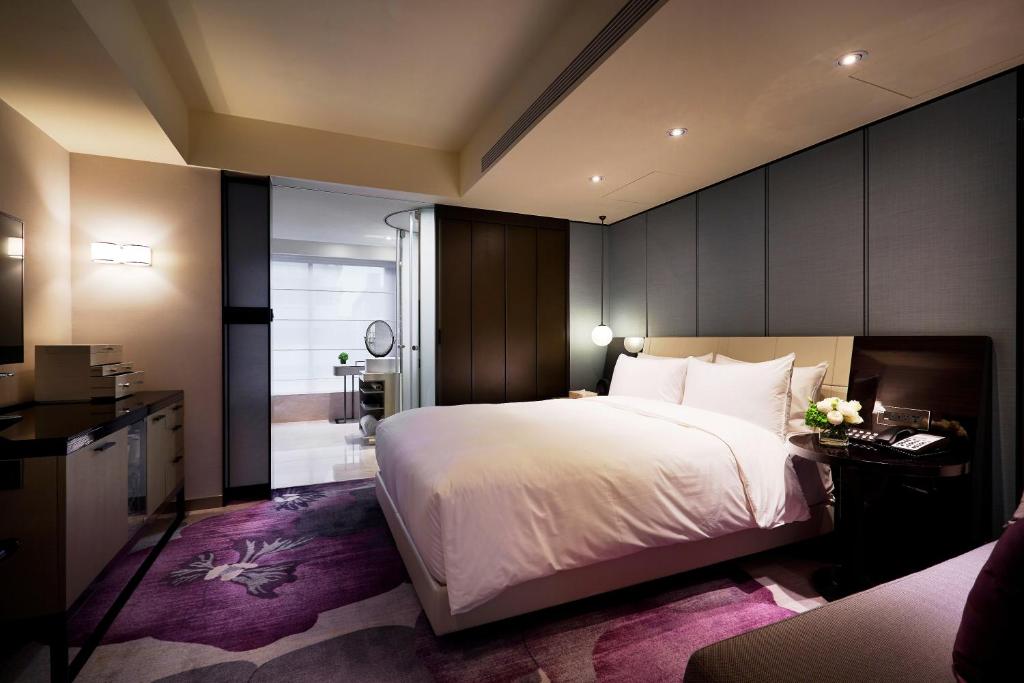 Tempat tidur dalam kamar di Taipei Fullerton Hotel-Maison North