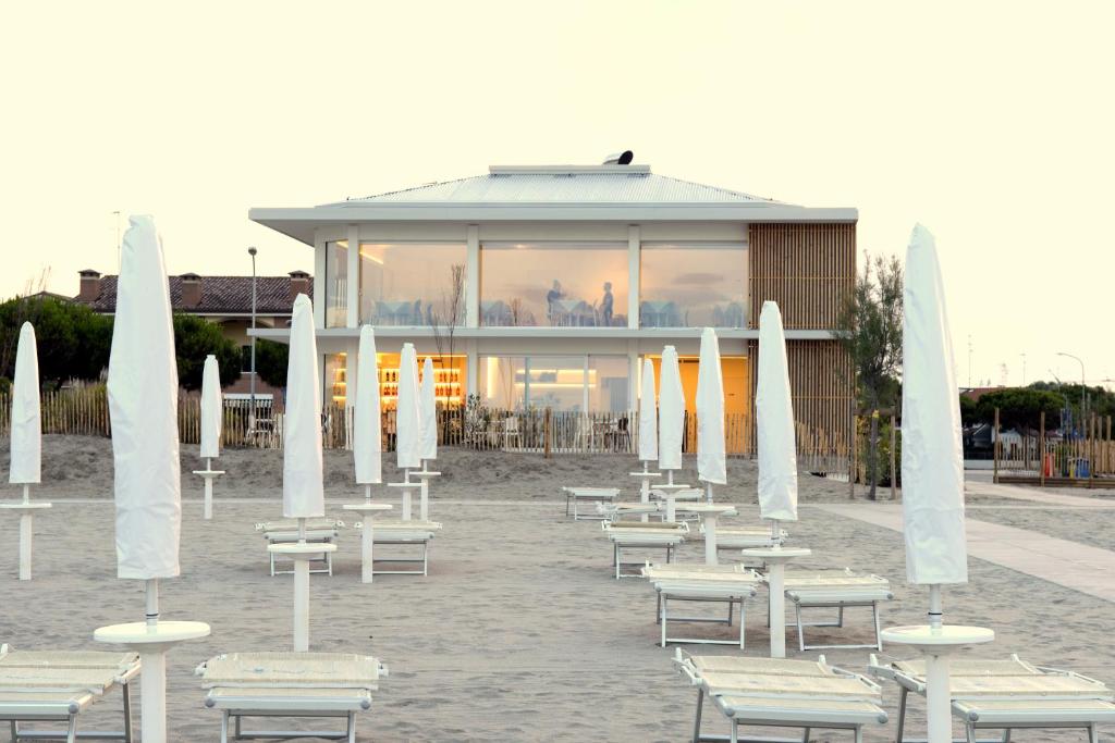 A restaurant or other place to eat at Pomposa Residence