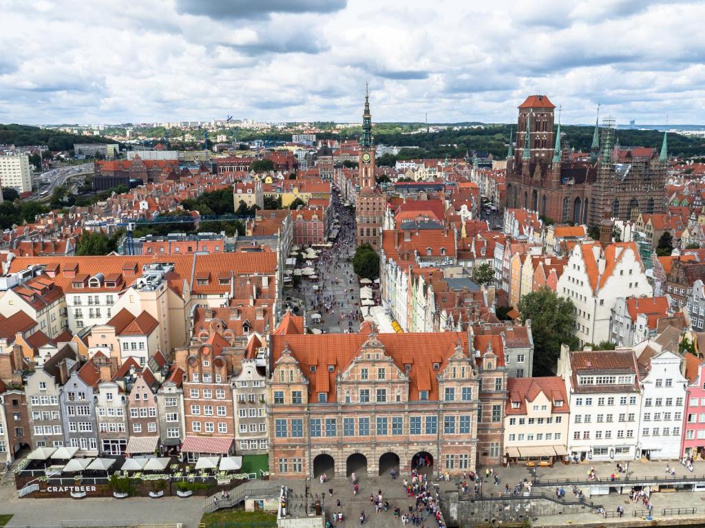Nespecifikovaný výhled na destinaci Gdaňsk nebo výhled na město při pohledu z hotelu