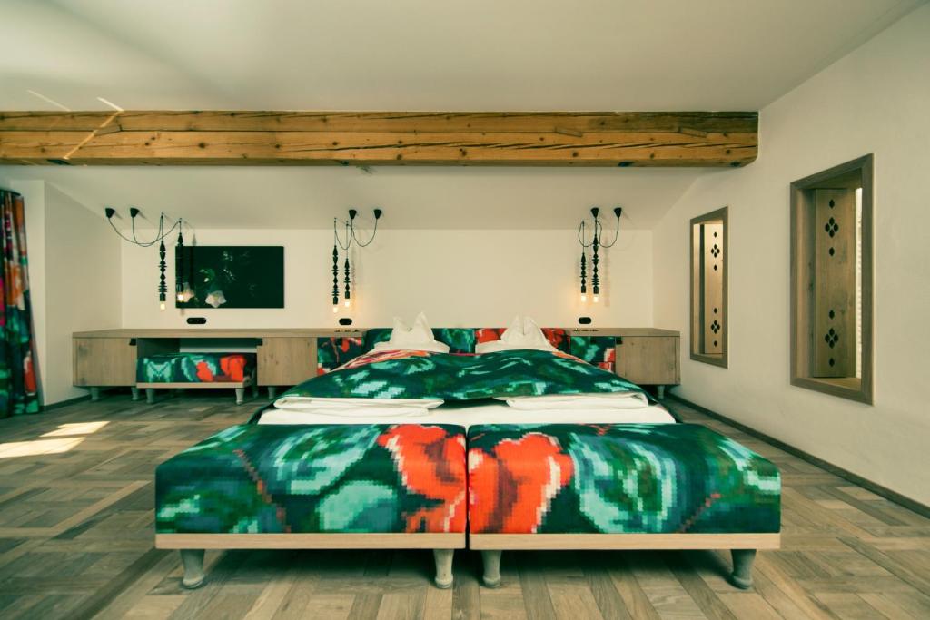 Hinterwies – Ski In / Lodge / Dine - 18