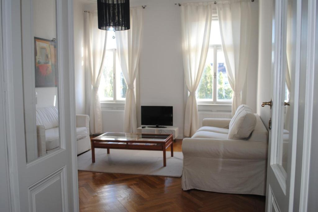 TV a/nebo společenská místnost v ubytování Kunsthaus Apartments