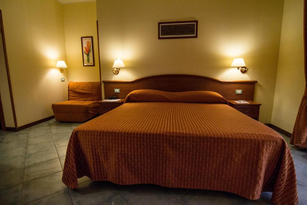 Postel nebo postele na pokoji v ubytování Hotel degli Amici