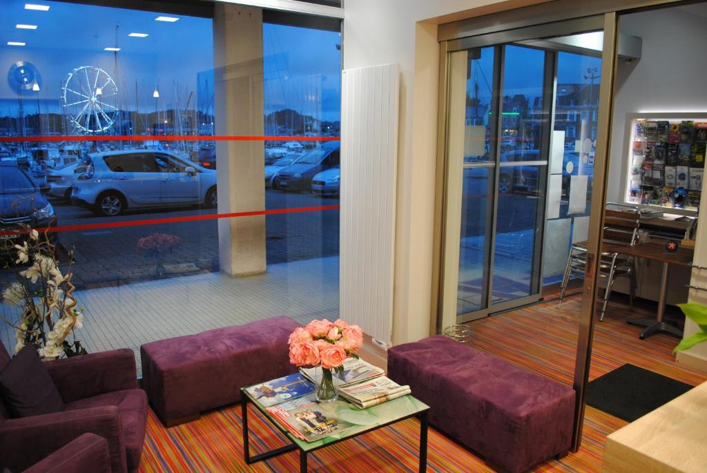 Posezení v ubytování Hôtel Le Goëlo - Port de Paimpol
