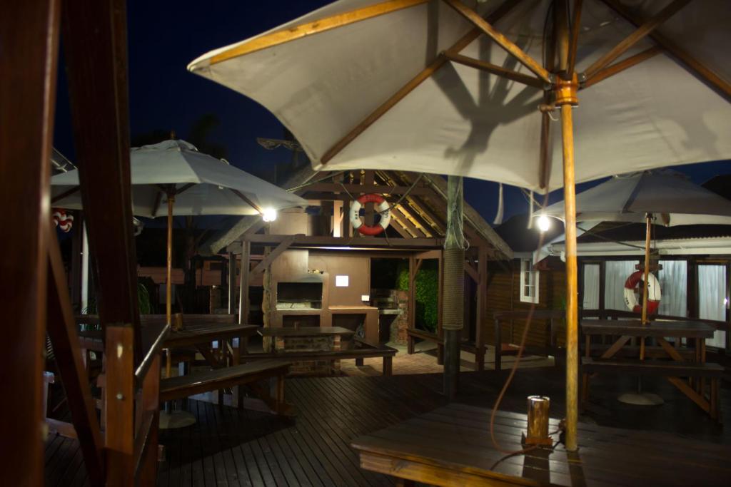 Restaurace v ubytování Bay Cove Inn
