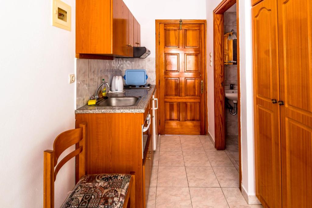 Kuchyň nebo kuchyňský kout v ubytování Balaskas Hotel