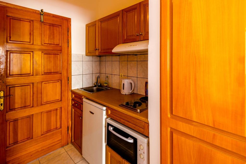 Kuchyň nebo kuchyňský kout v ubytování Balaskas Hotel