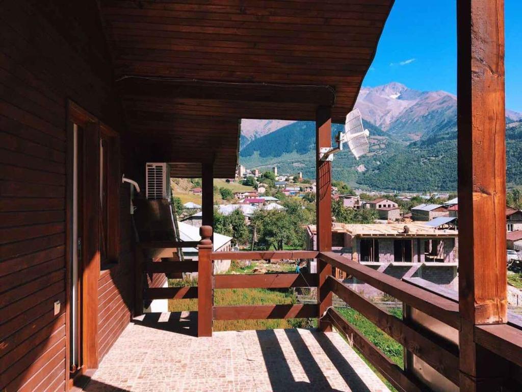 Nespecifikovaný výhled na hory nebo výhled na hory při pohledu z hotelu