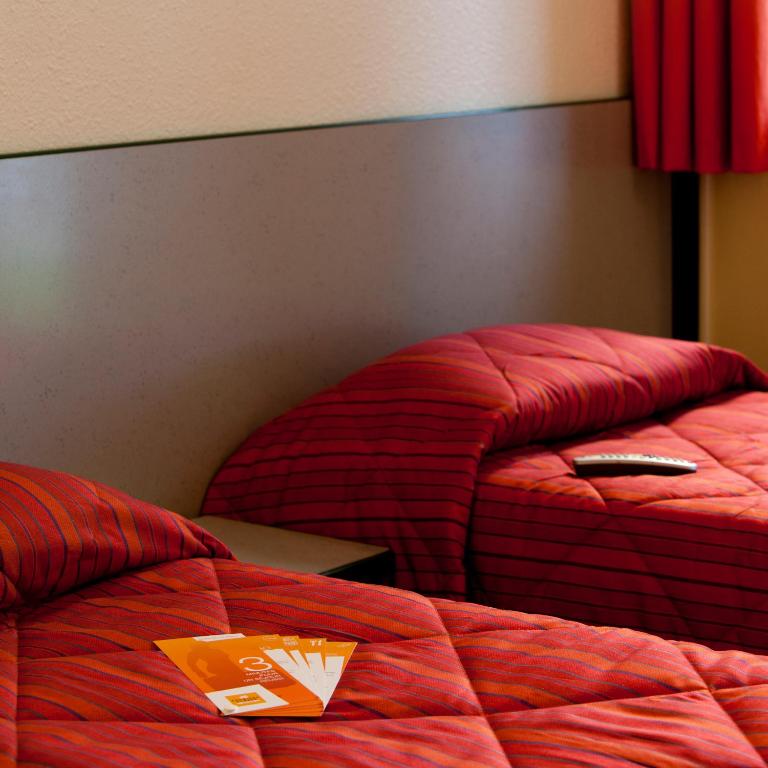 Postel nebo postele na pokoji v ubytování Hôtel Premiere Classe Pamiers