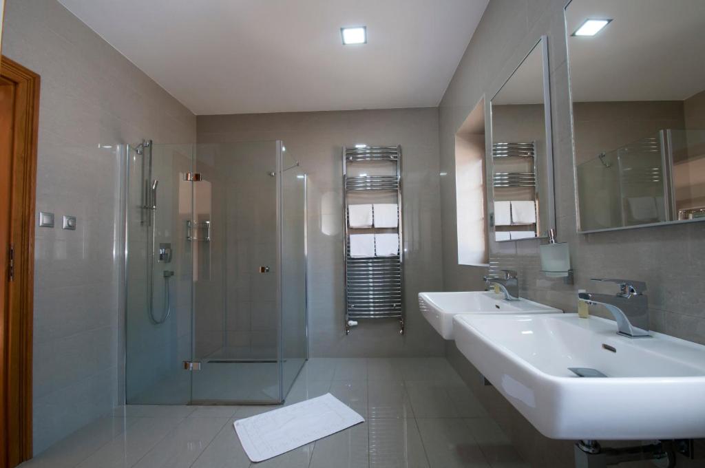 Koupelna v ubytování Hotel resort Lovecká bašta Strakonice