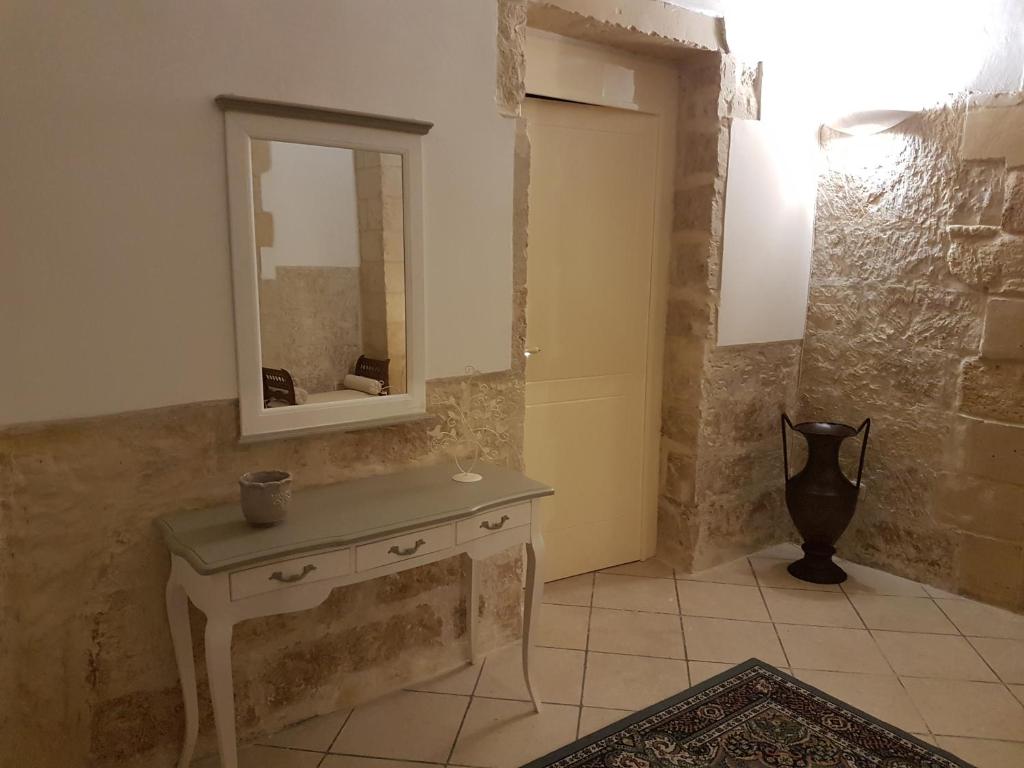 A bathroom at La Dimora di Clary