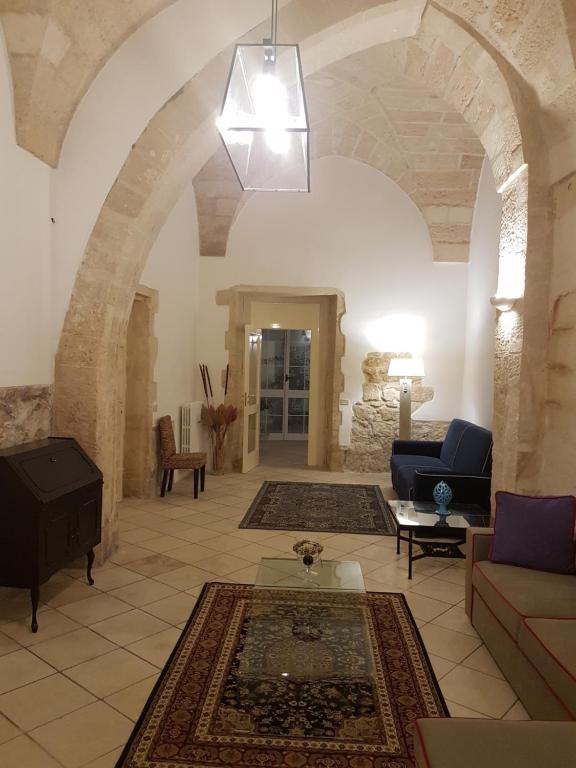 A seating area at La Dimora di Clary