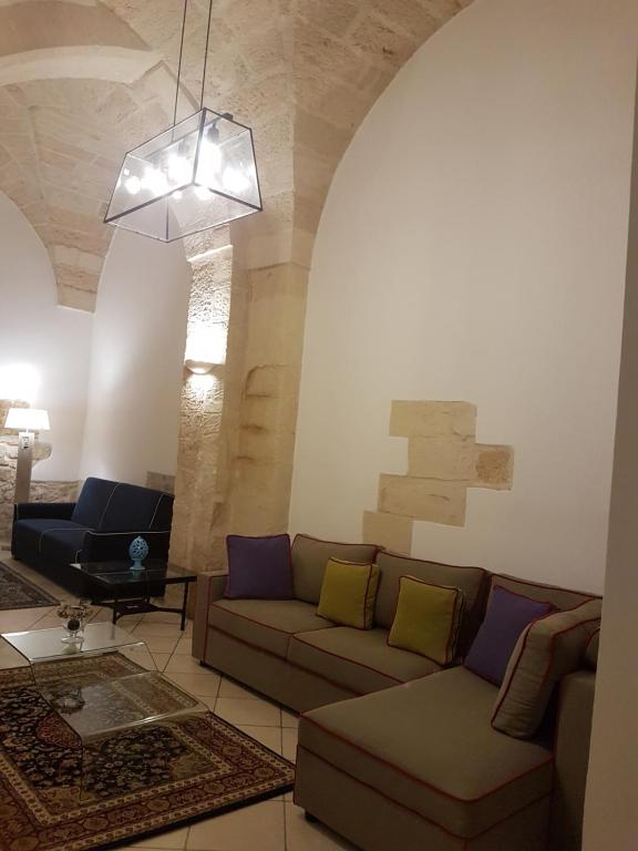 A seating area at La Dimora di Clary