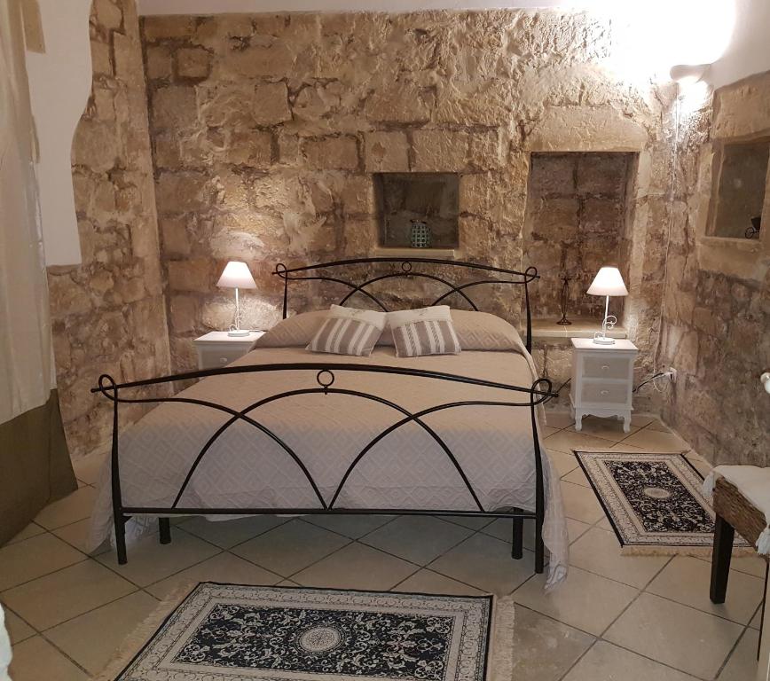 A bed or beds in a room at La Dimora di Clary