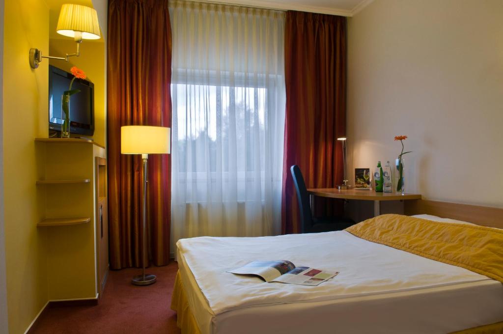 Postel nebo postele na pokoji v ubytování Imperial Hotel Ostrava