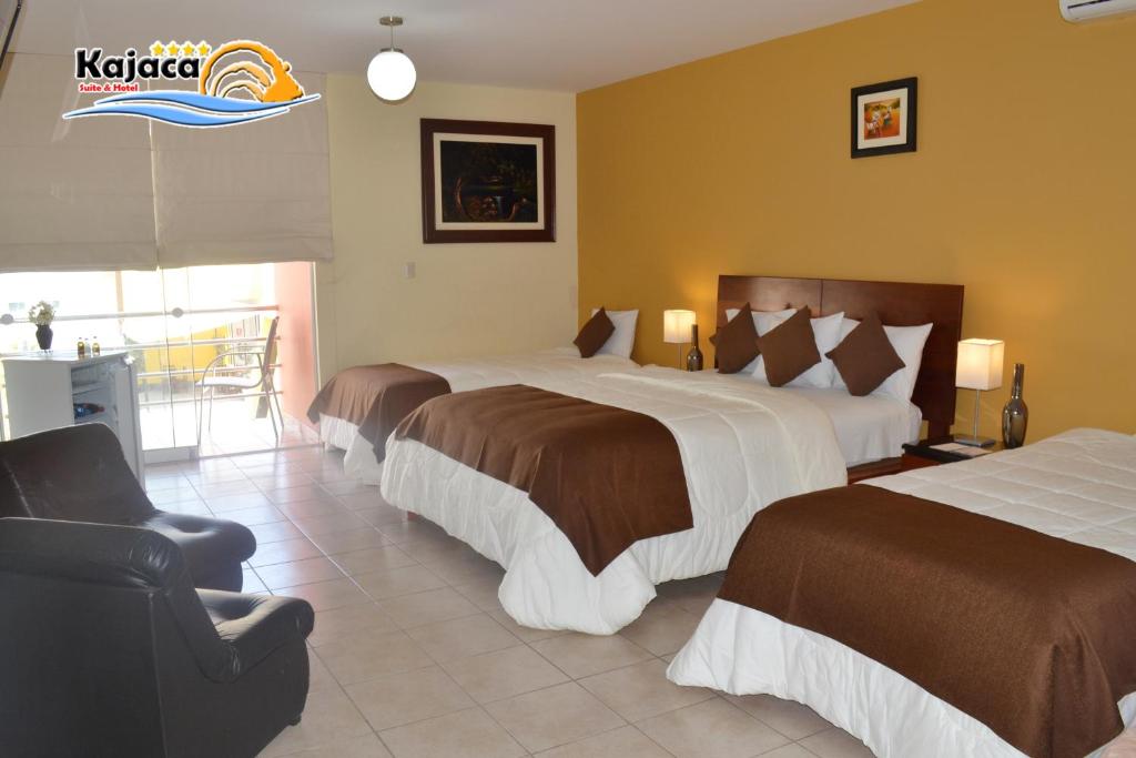 Postel nebo postele na pokoji v ubytování Kajaca Suite Hotel