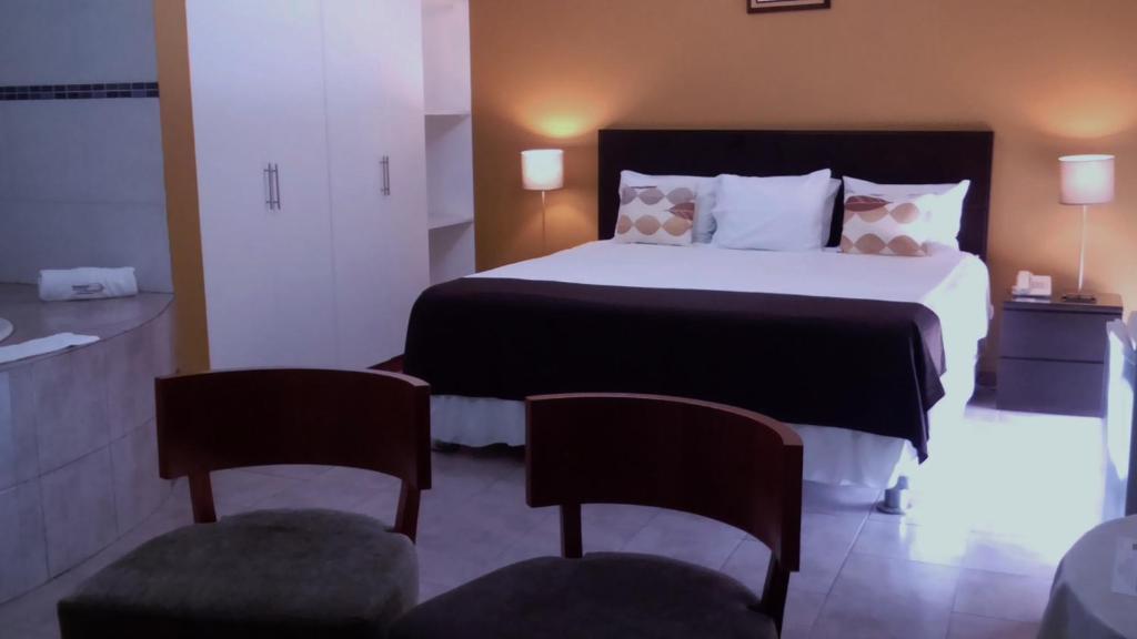 Postel nebo postele na pokoji v ubytování Kajaca Suite Hotel
