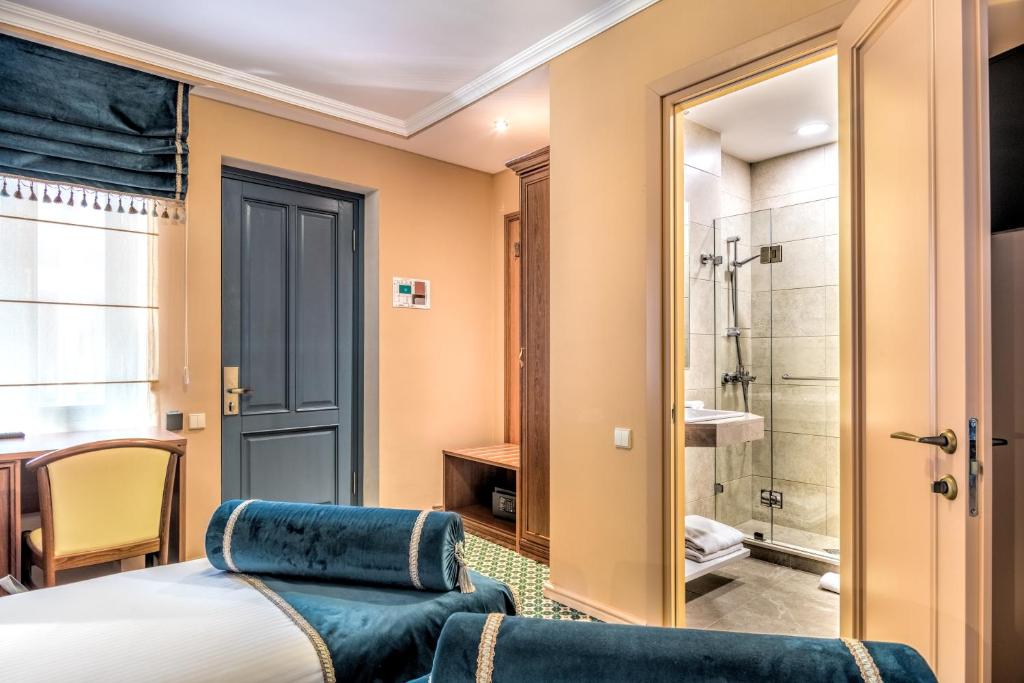 Koupelna v ubytování Golden Tulip Borjomi