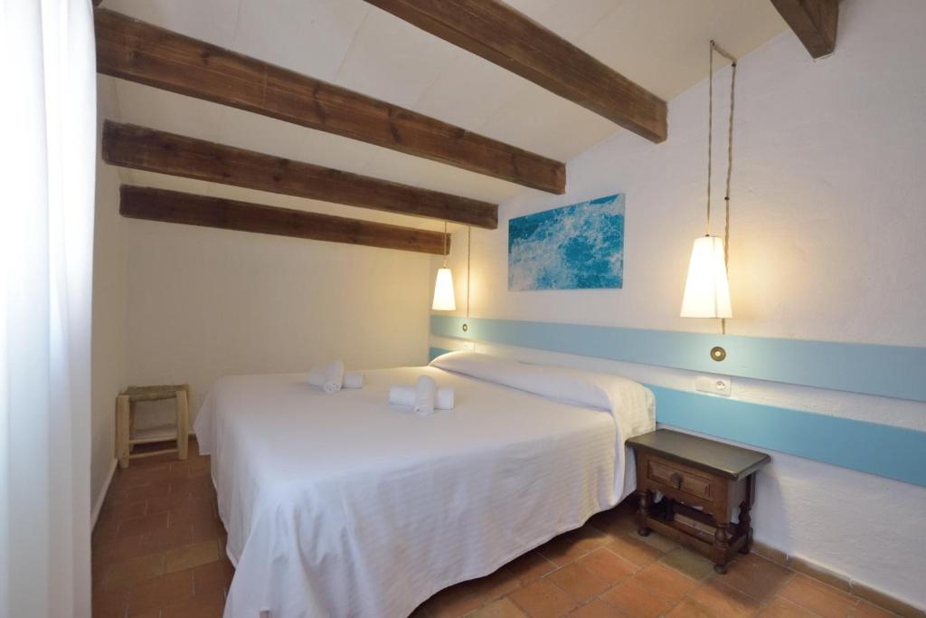 Postel nebo postele na pokoji v ubytování Binibeca Beach Villas