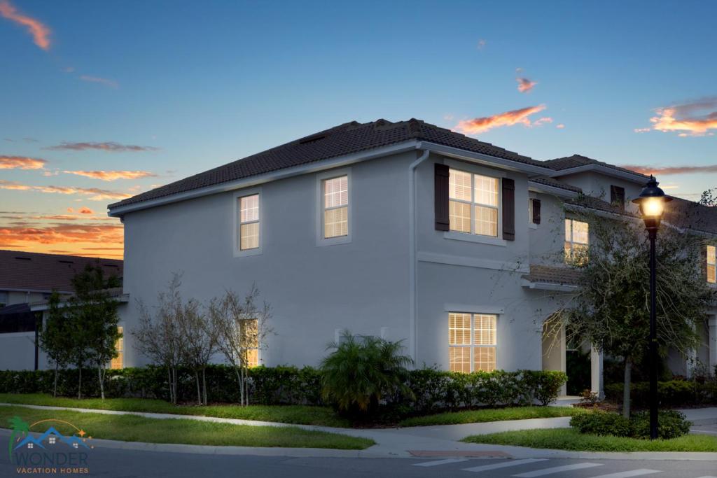 Home fifth. 3140 Vineland Rd (at Poinciana Blvd) Kissimmee, FL 34746 США.