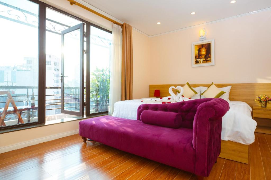 Postel nebo postele na pokoji v ubytování Royal Hotel Ha noi