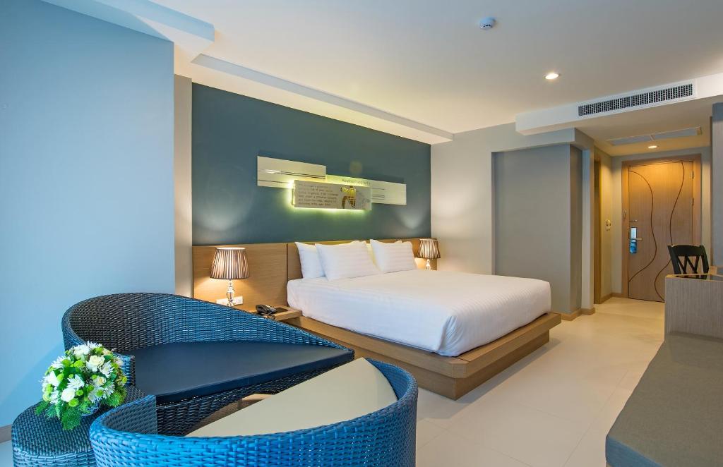 Postel nebo postele na pokoji v ubytování AVA SEA Resort Krabi, Ao Nang Beach
