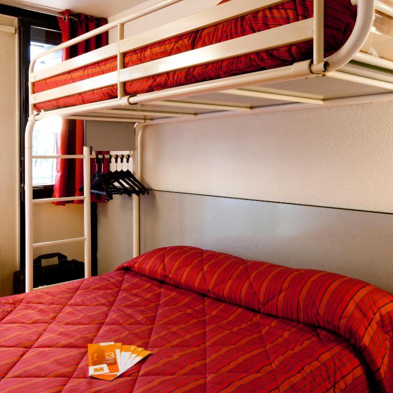 FASTHOTEL cambrai - Triple Room (1 Double Bed + 1 Single Bed)