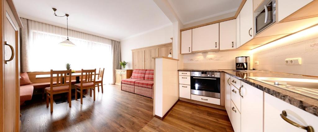 Kuchyň nebo kuchyňský kout v ubytování Aparthotel Garni Monte