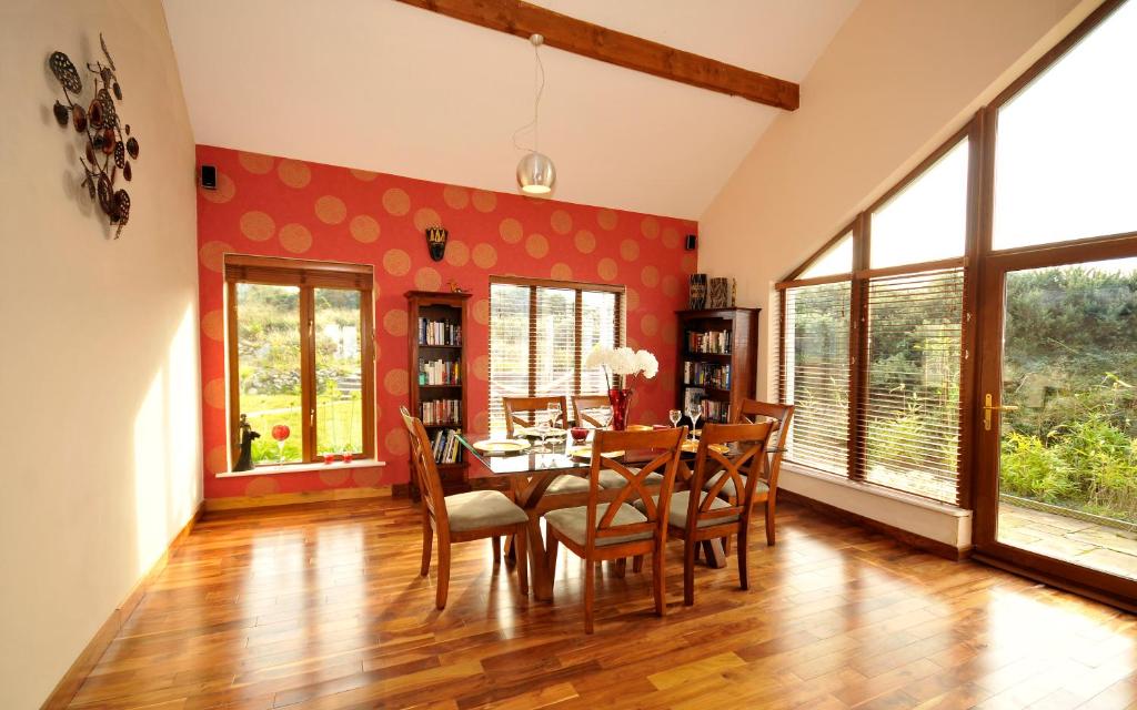 Fotografie z fotogalerie ubytování House with sea views close to Beach with WiFi and large kitchen and dining v destinaci Ardnagreevagh