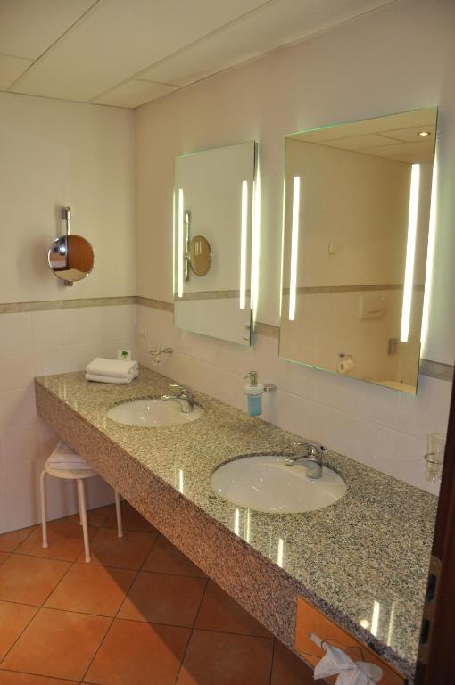 Koupelna v ubytování Hotel am Kurpark