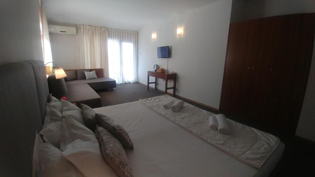 Postel nebo postele na pokoji v ubytování Family Hotel Muses
