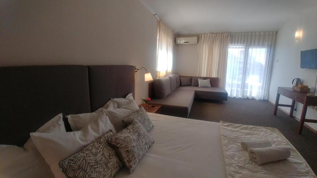 Postel nebo postele na pokoji v ubytování Family Hotel Muses