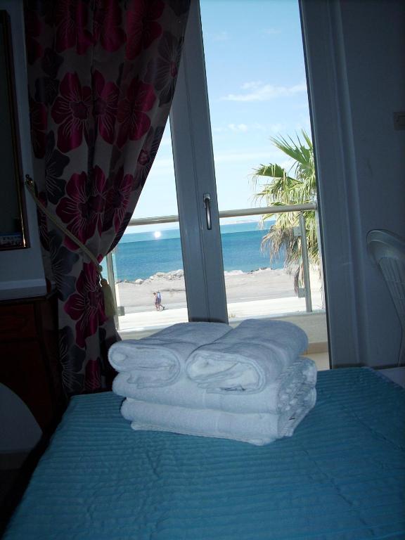 Кровать или кровати в номере Sea Breeze Hotel