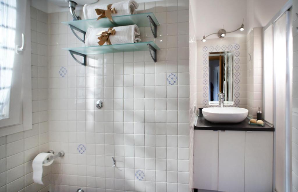 A bathroom at River View Apartment