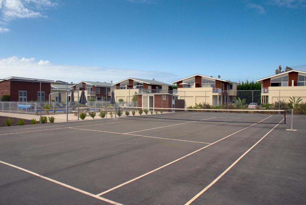 Tenis a/nebo squash v ubytování Beachside Resort Motel Whitianga nebo okolí