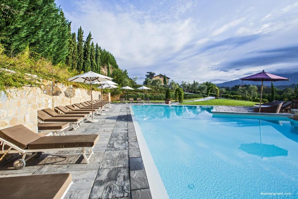 Bazén v ubytovaní Relais Villa Belvedere alebo v jeho blízkosti