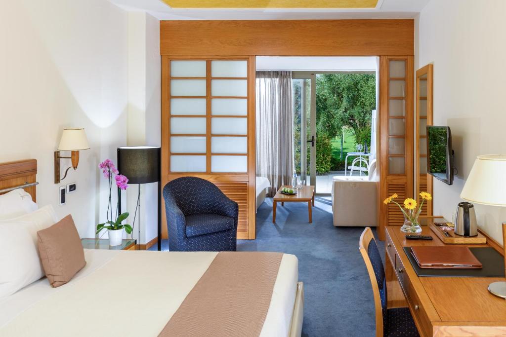 Posezení v ubytování Alexander Beach Hotel & Spa