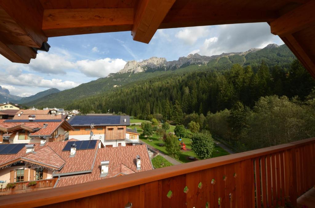 Nespecifikovaný výhled na hory nebo výhled na hory při pohledu z hotelu
