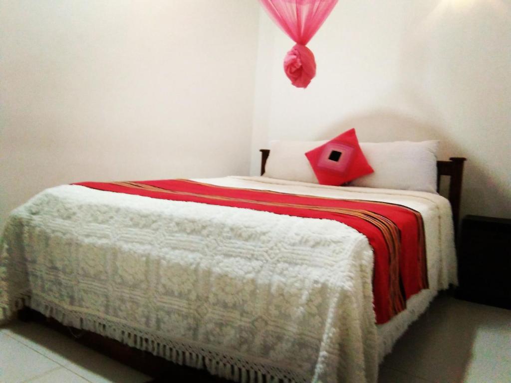 Postel nebo postele na pokoji v ubytování Radha Tourist Home