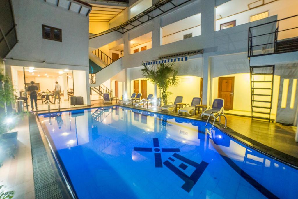 a large swimming pool in the middle of a house at Sea Port in Negombo